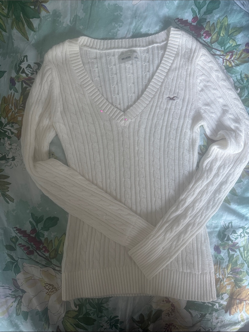 Hollister Cream Cable Knit V-Neck Sweater